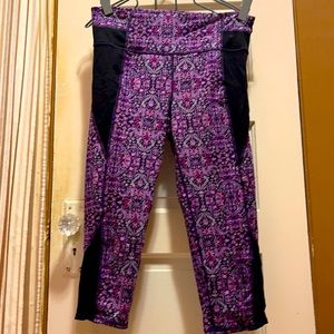 Athleta salutation capris